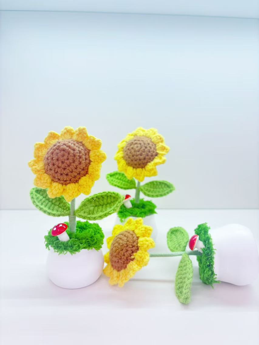5 crocheted sunflower potted plants