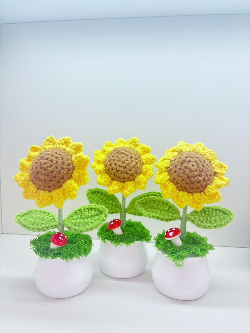 5 crocheted sunflower potted plants