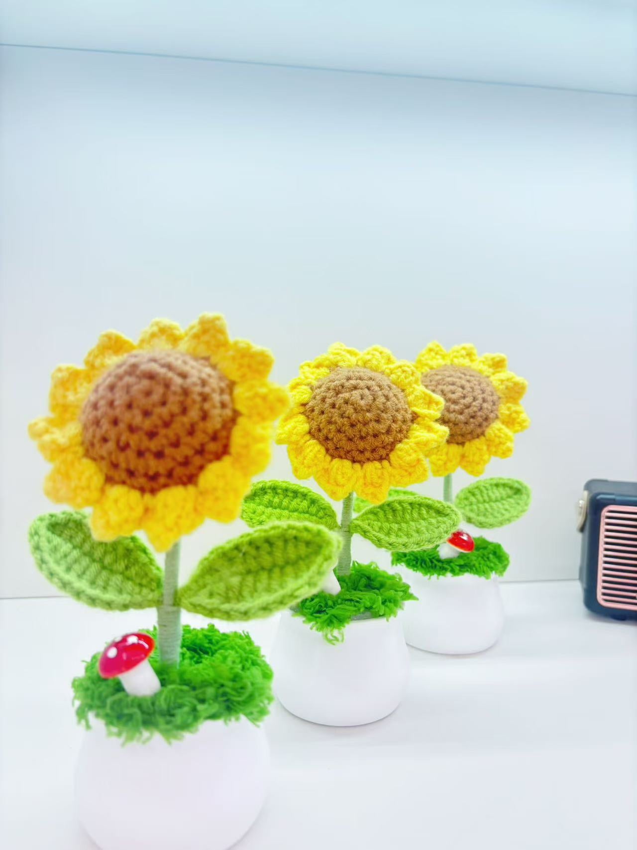 5 crocheted sunflower potted plants