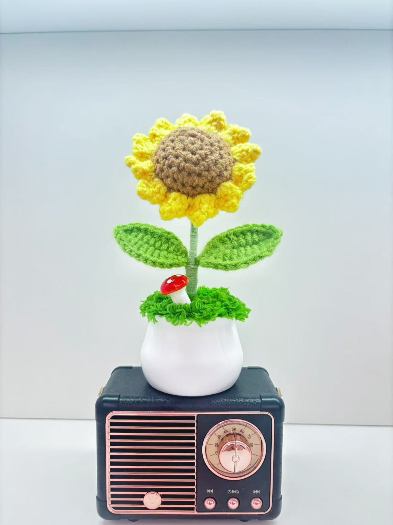 5 crocheted sunflower potted plants